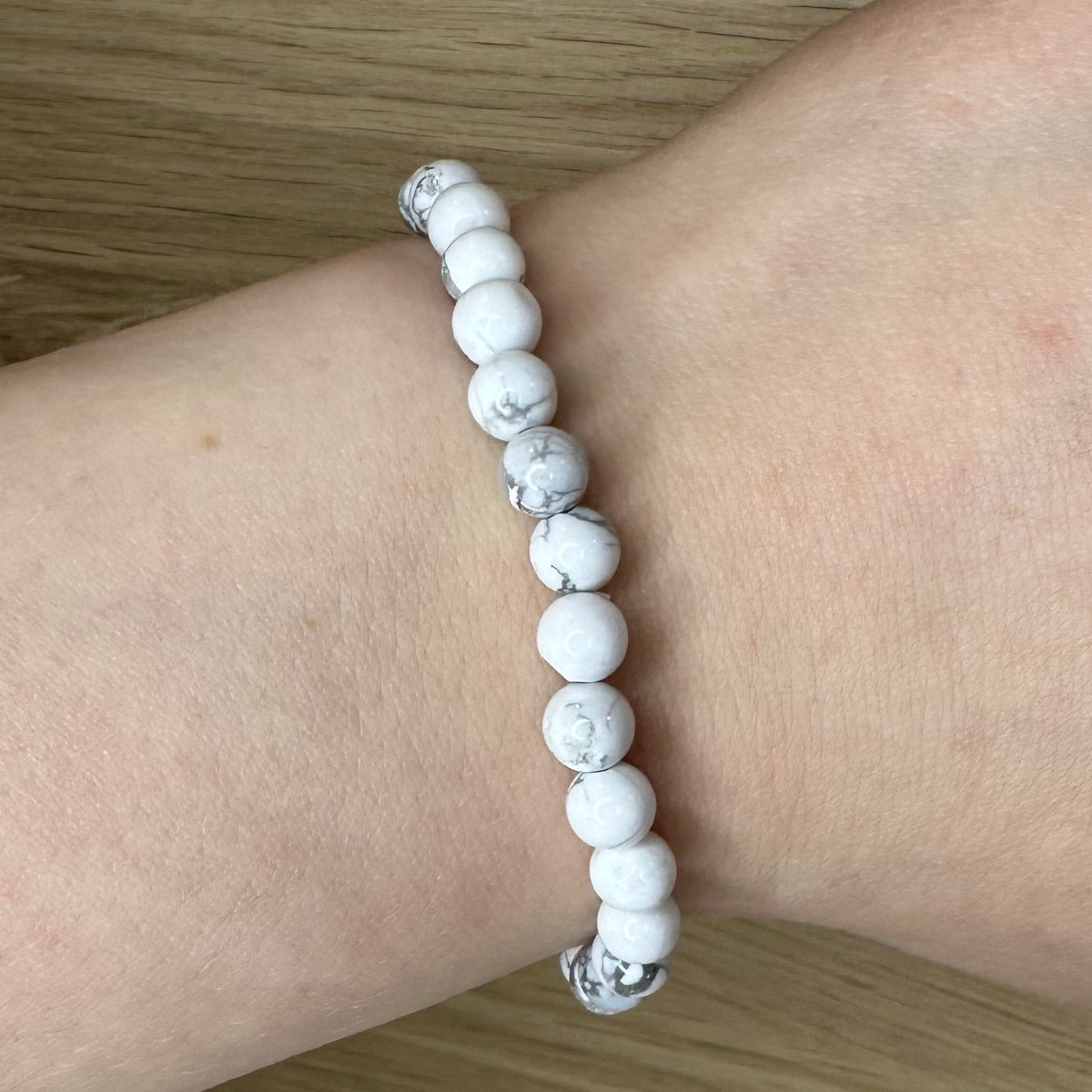 Hvid Howlit - Armbånd 6mm