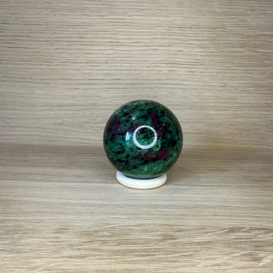 Rubin i Zoisit - Kugle 6cm